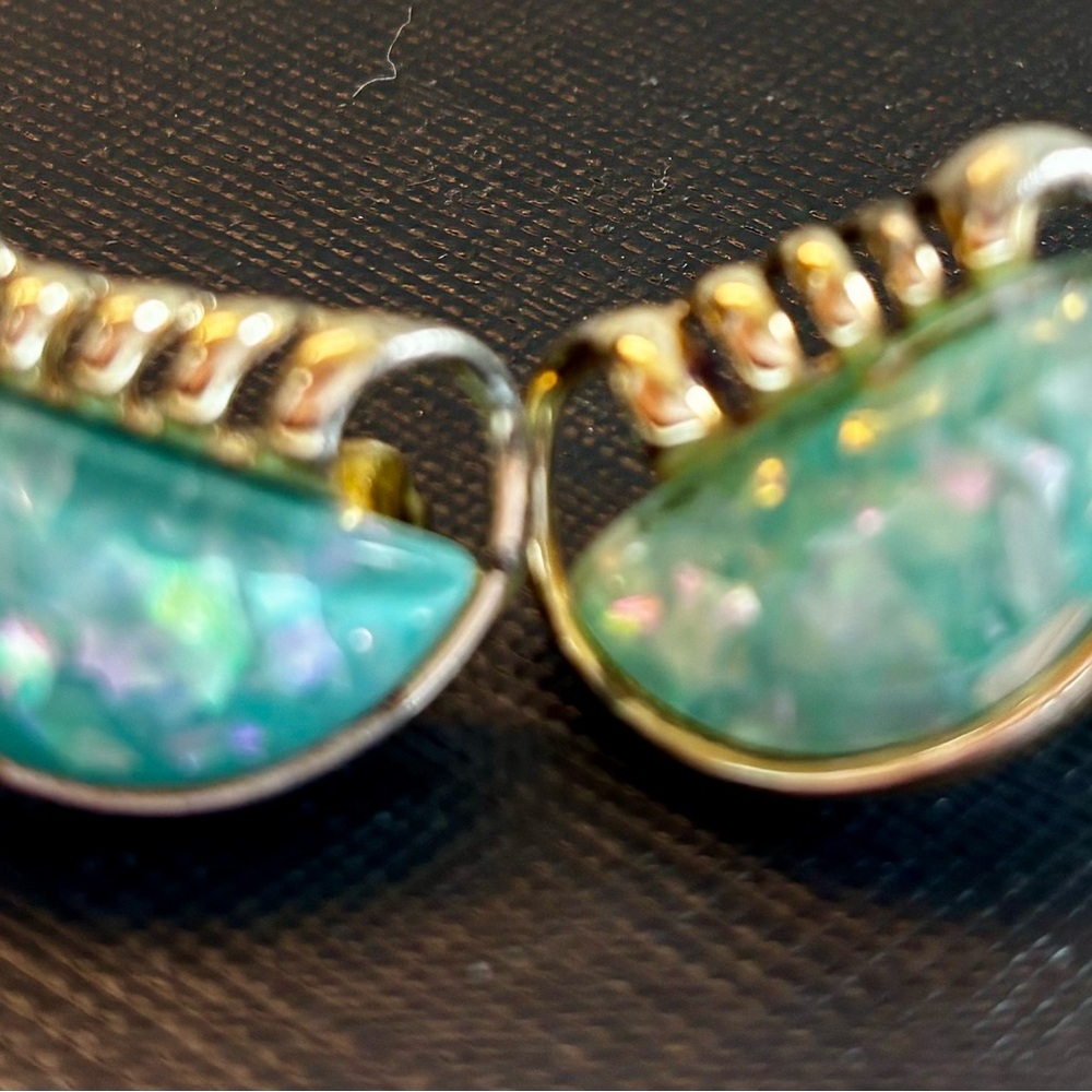 Vtg Retro Coro Earrings Green Confetti Lucite Moonstone Half Moon Silver Tone - Picture 7 of 9